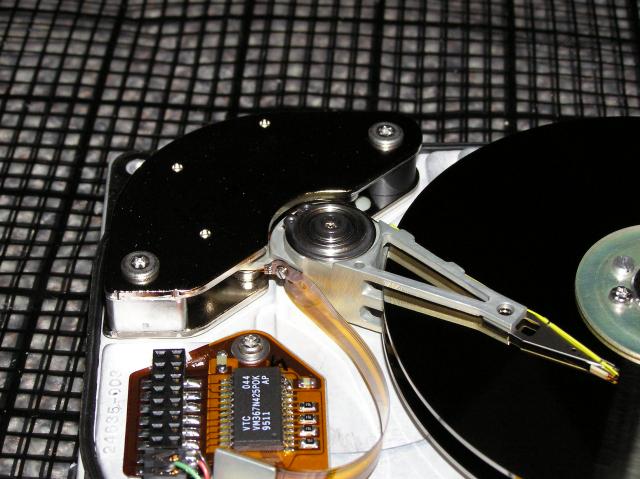 HDD, Festplatte, hard disk drive, Scheibe, Schreibkopf, Lesekopf, head, Schreib-/Lesekopf, Computer