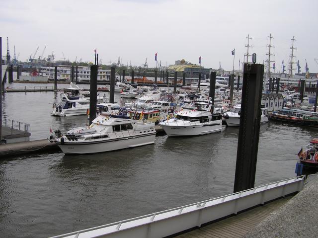 Hamburg, Hafen, Kräne, Brücke, Elbe, Wasser, Schiffe, Musical, Segelschiff, Gorch Fock, Yacht, Motorboot