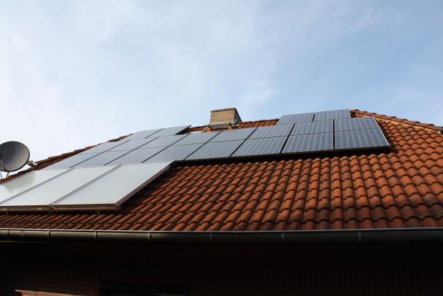 Solaranlage, Photovoltaik, Dach, Sonne, Erneuerbare Energie, Satellitenschüssel, Himmel